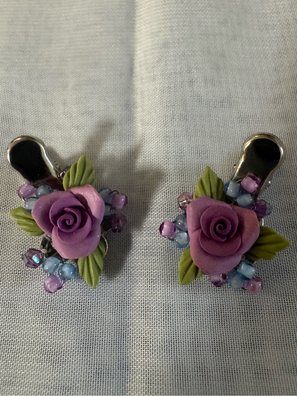 So lovely Floral Purple Rose Earrings - Women Jewelry -NWT comes w/in mesh pouch